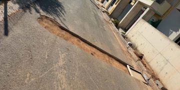 Αγία Παρασκευή: Ανοιχτή τομή στη Νικηφόρου Βρεττάκου μετά από εργασίες αποχέτευσης – Πότε θα αποκατασταθεί;